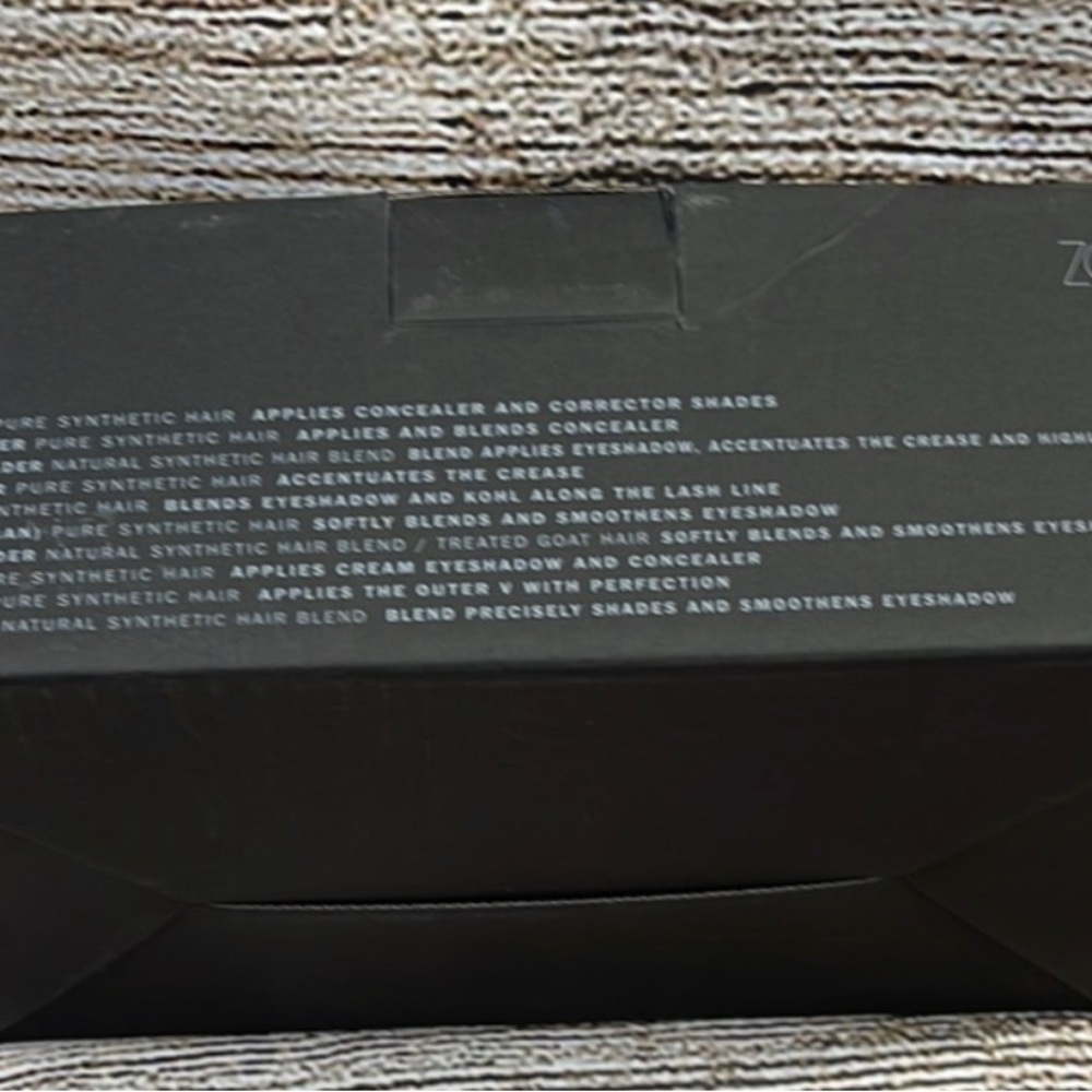 ZOEVA’s ~The Artists Brush Set, a 40 ~piece makeup artist brush set .